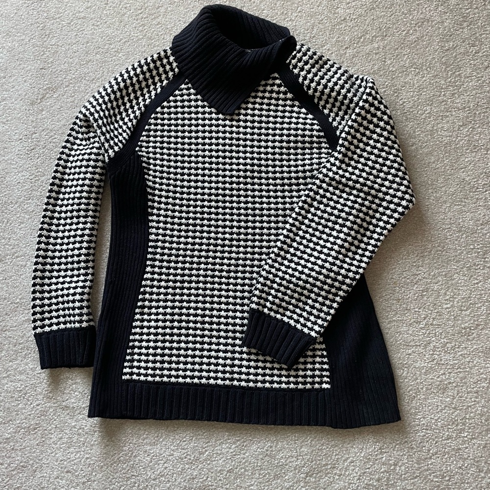 Liz Claiborne Black/White long sleeve cotton/acrylic sweater. Size Large. - Picture 2 of 12